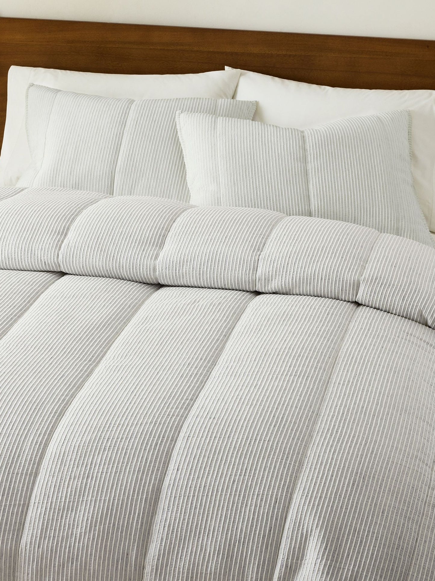 Heathered Linear Comforter & Shams